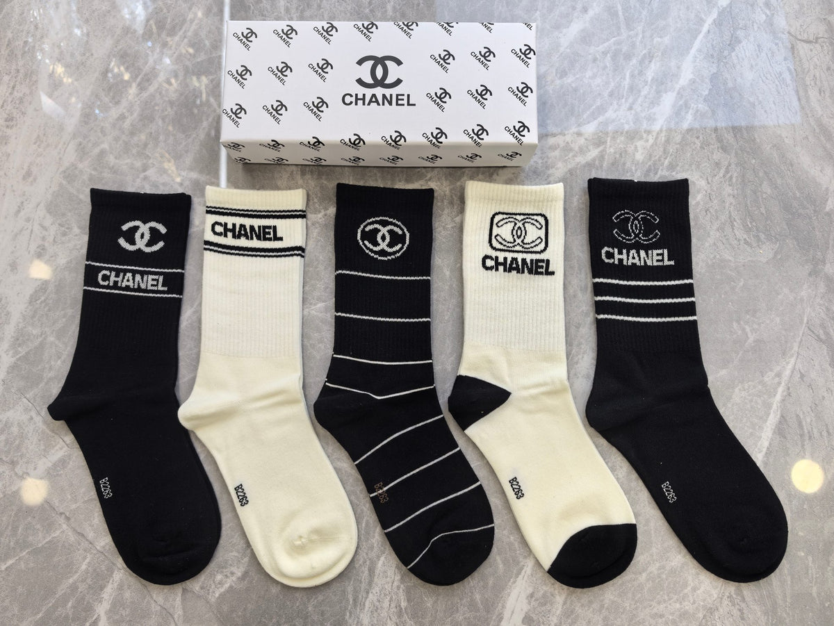 Chanel mixed monochrome cuff graphics crew socks - view 2