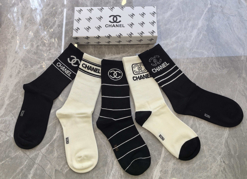 Chanel mixed monochrome cuff graphics crew socks - view 4