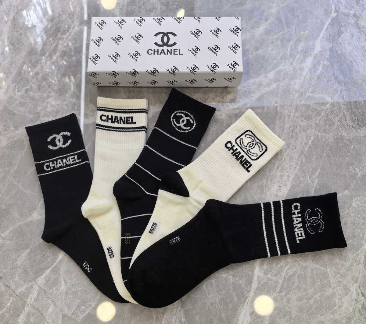 Chanel mixed monochrome cuff graphics crew socks - view 3