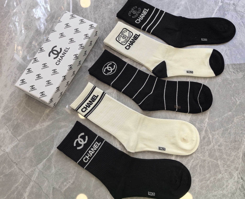Chanel mixed monochrome cuff graphics crew socks - view 5