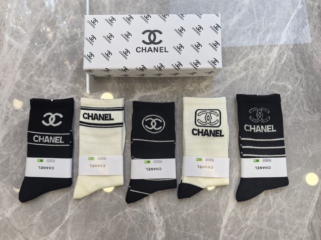 Chanel mixed monochrome cuff graphics crew socks - view 6