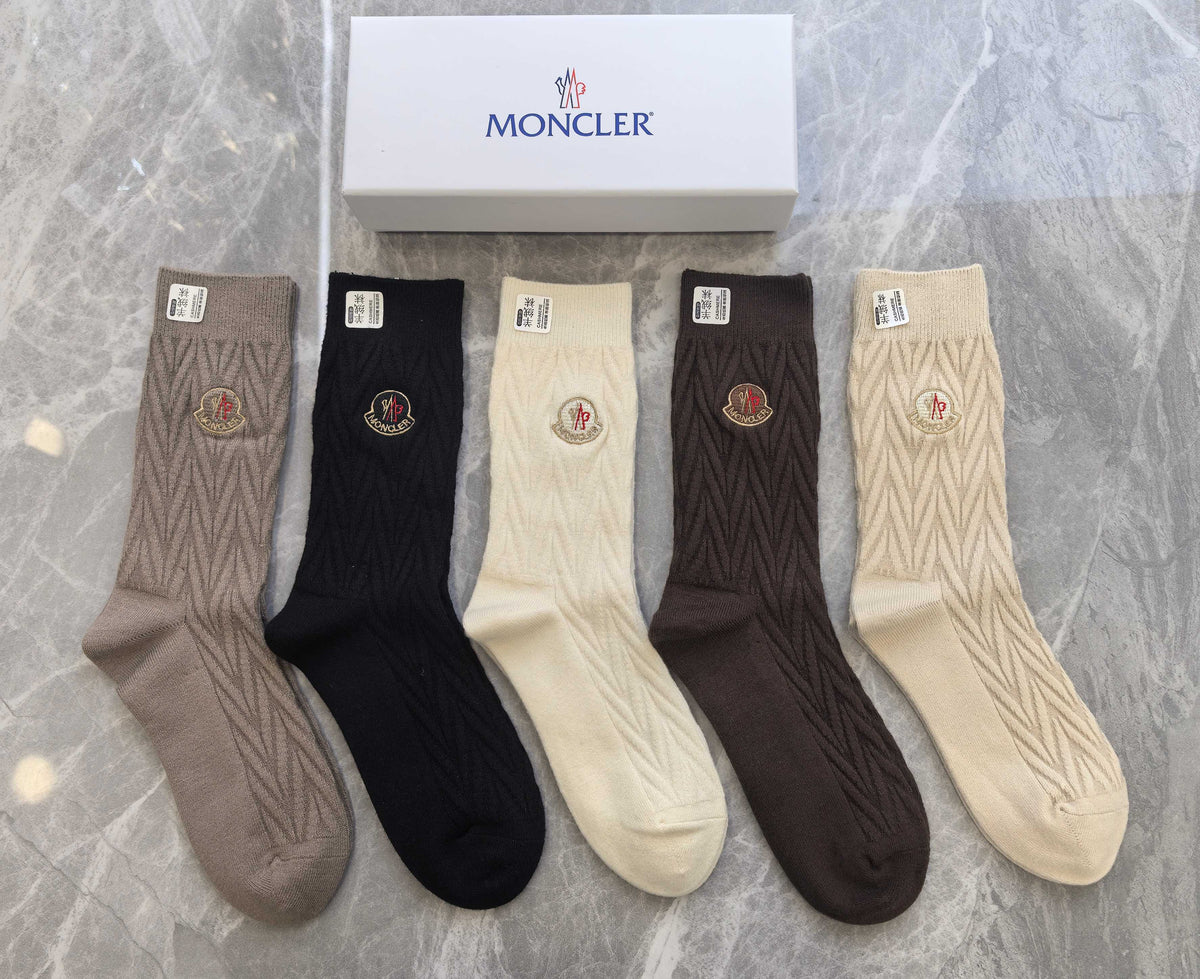 Moncler cable knit round emblem crew socks - view 4
