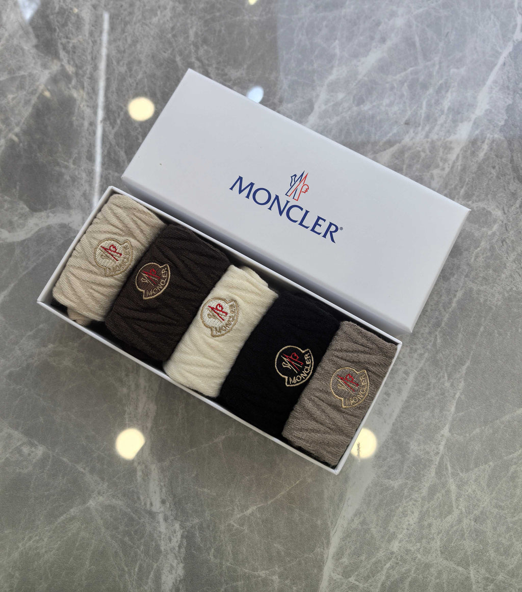 Moncler cable knit round emblem crew socks - view 6
