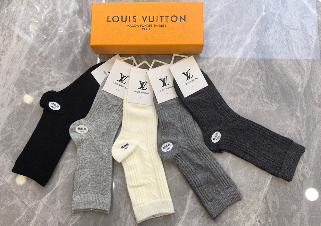 Louis Vuitton tonal ribbed emblem crew socks, image 3