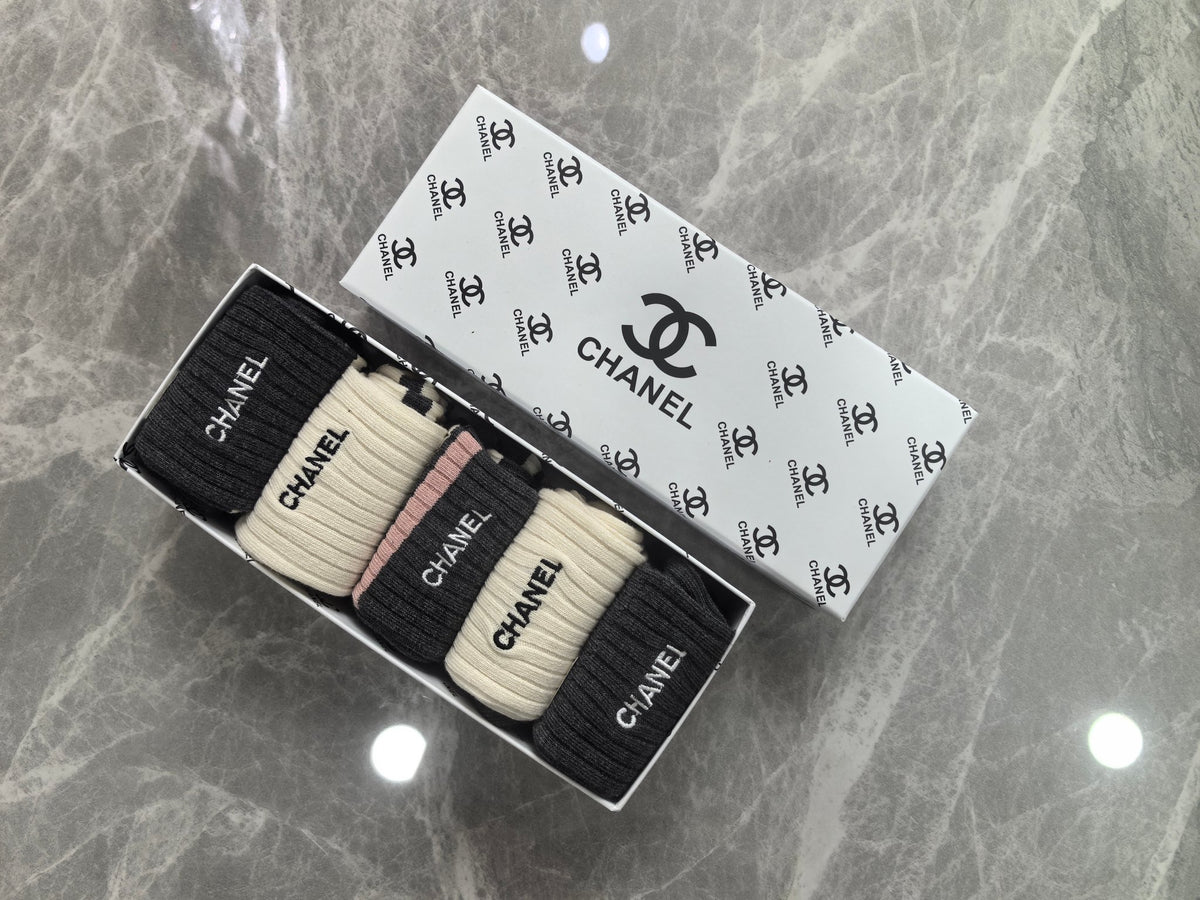 Chanel contrast vertical lettering crew socks - view 1