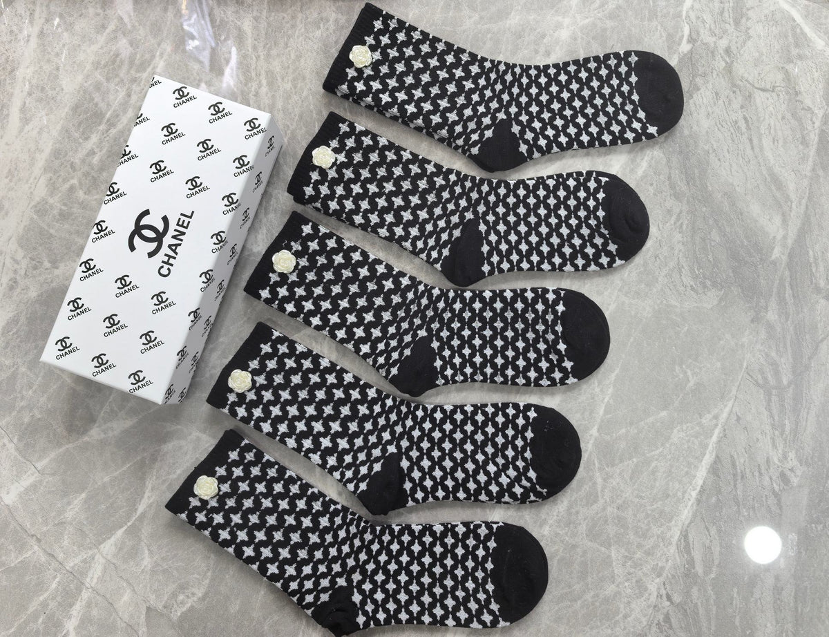 Chanel allover geometric pattern crew socks - view 4