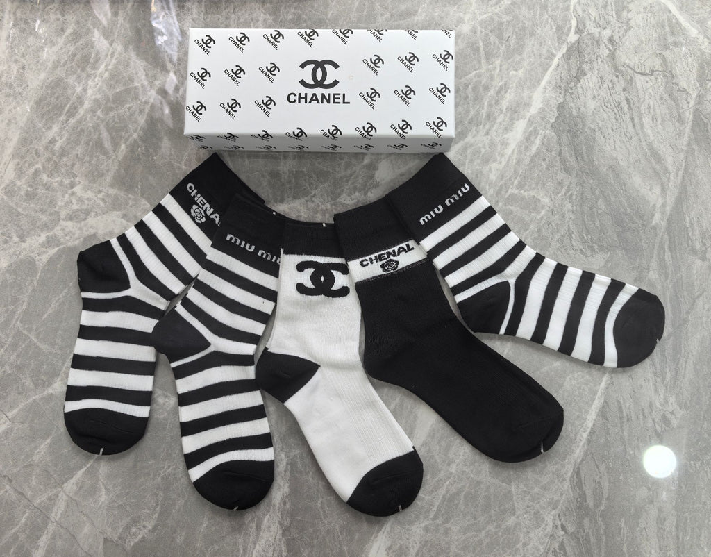 Chanel monochrome horizontal stripes crew socks - view 2