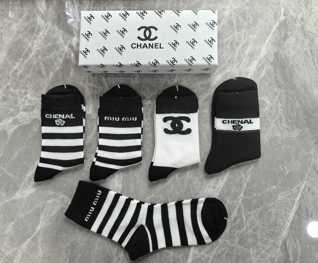 Chanel monochrome horizontal stripes crew socks - view 5