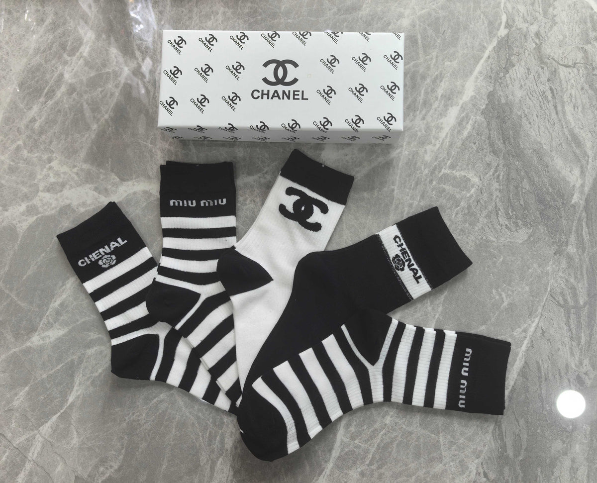Chanel monochrome horizontal stripes crew socks - view 3