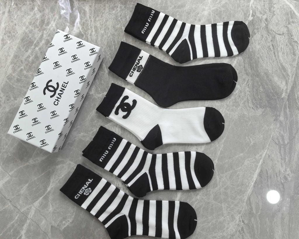 Chanel monochrome horizontal stripes crew socks - view 4