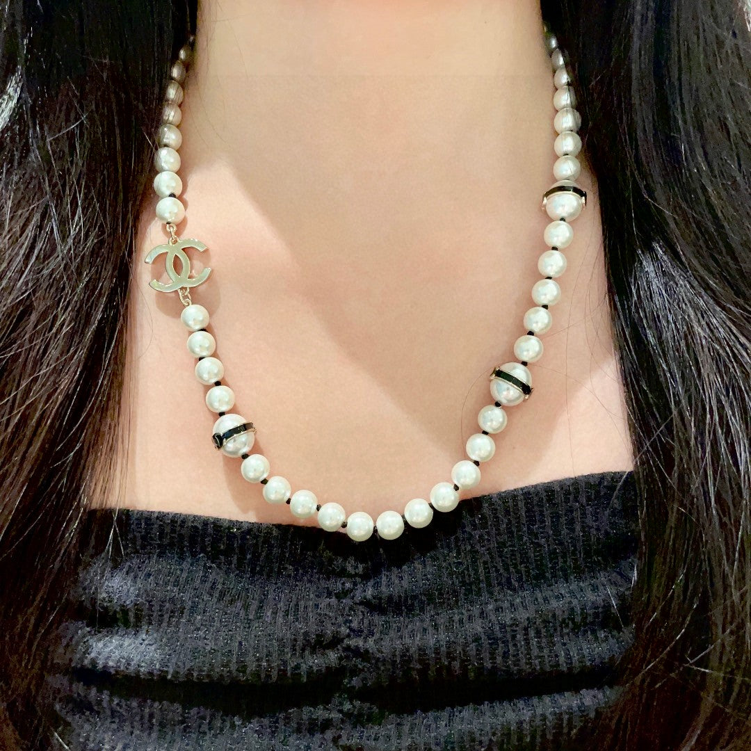 Chanel Interlocking C Pearl Necklace - album image 3