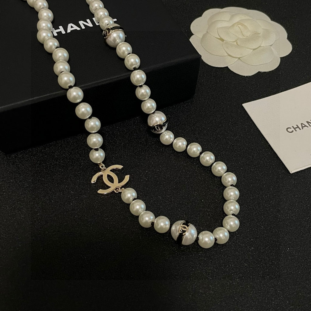 Chanel Interlocking C Pearl Necklace - album image 5