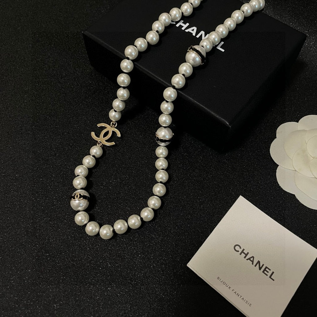 Chanel Interlocking C Pearl Necklace - album image 6