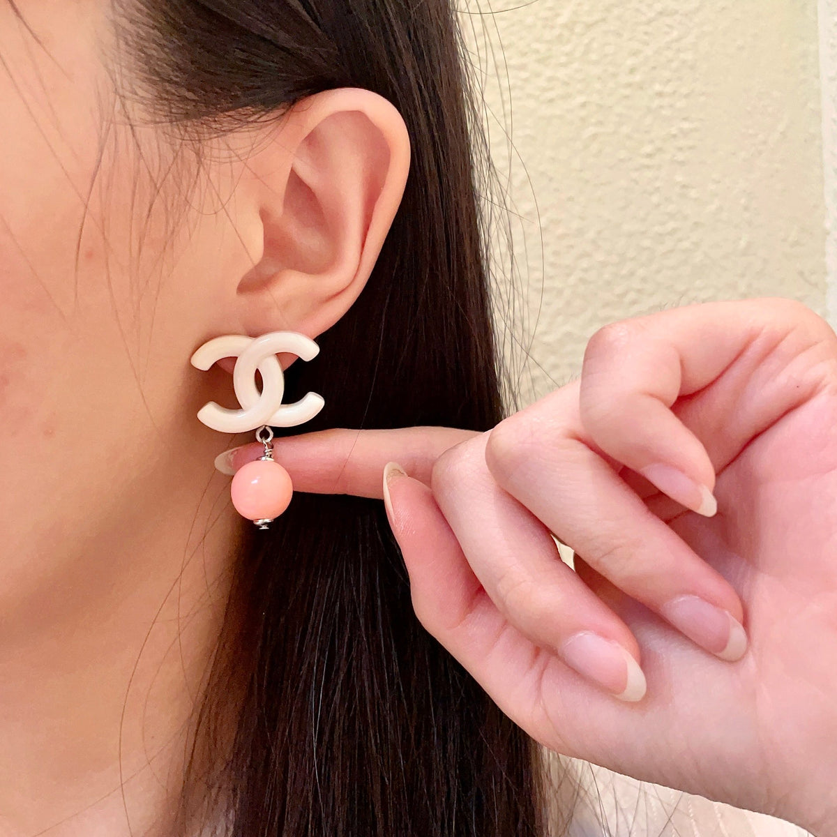 Chanel Interlocking C Pearl Earrings - album image 2