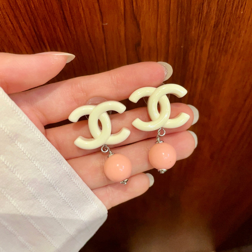 Chanel Interlocking C Pearl Earrings - album image 4