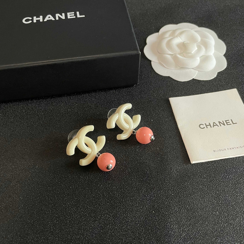 Chanel Interlocking C Pearl Earrings - album image 6