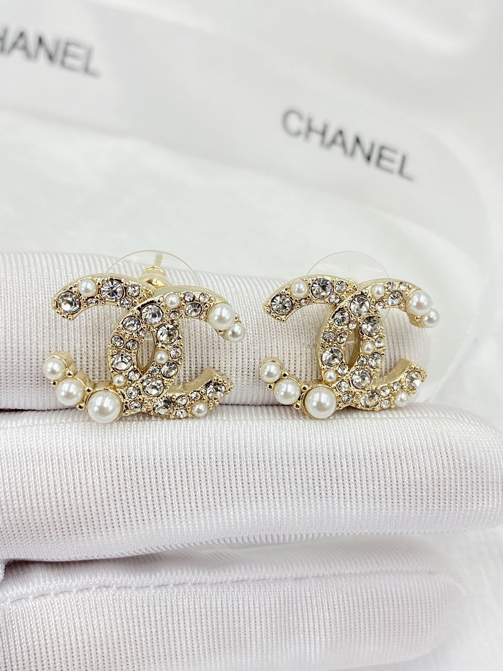 Chanel Interlocking C Pearl Stud Earrings - album image 5