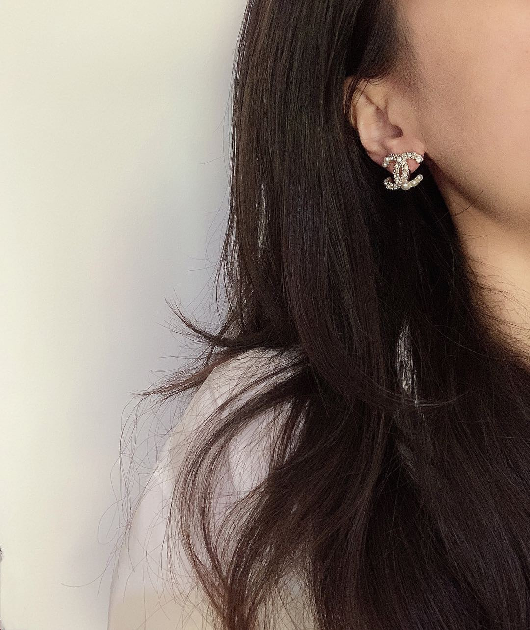Chanel Interlocking C Pearl Stud Earrings - album image 2