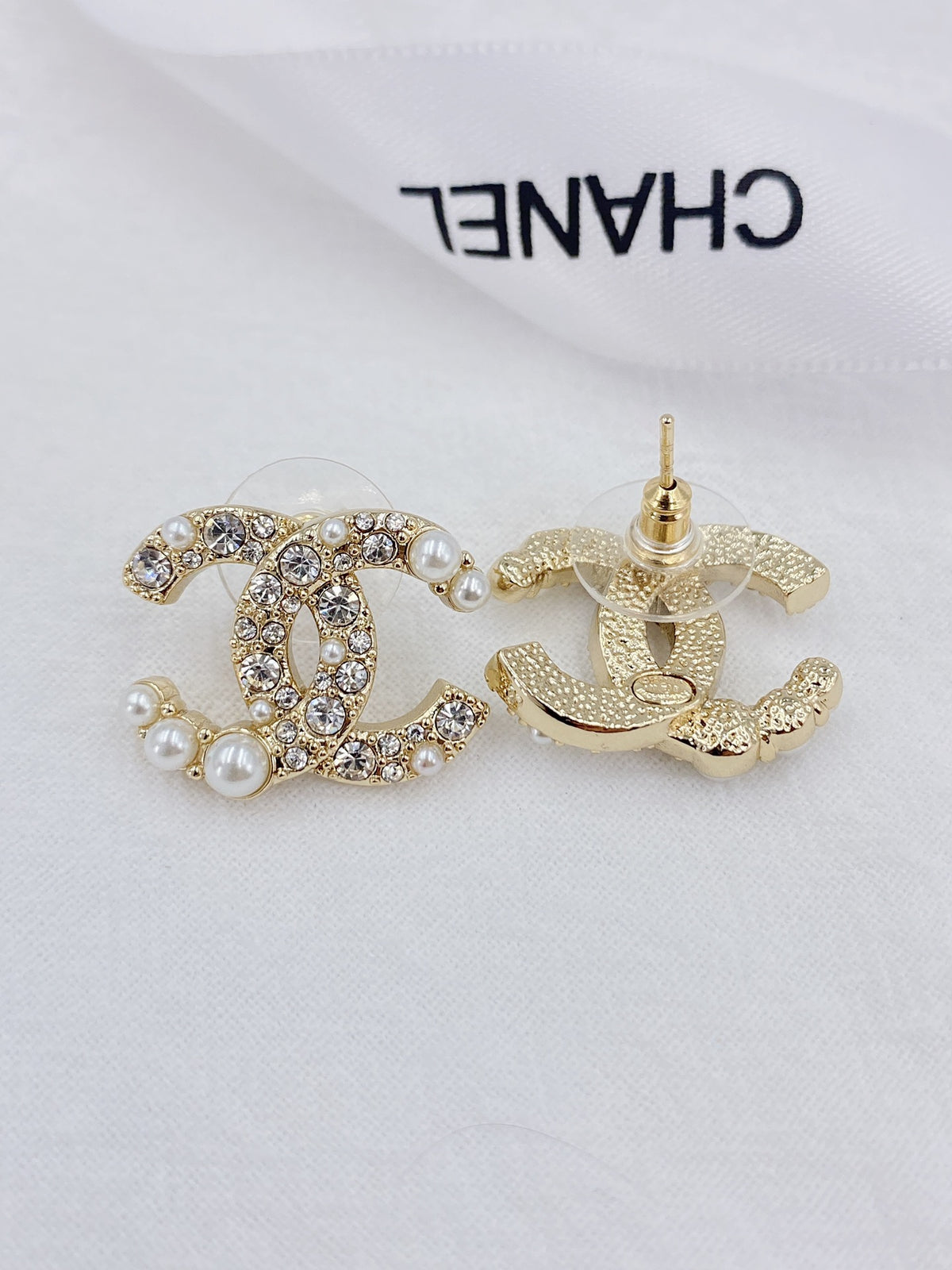 Chanel Interlocking C Pearl Stud Earrings - album image 7