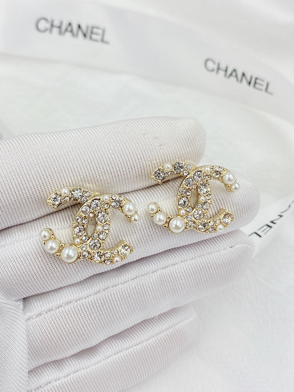 Chanel Interlocking C Pearl Stud Earrings - album image 6