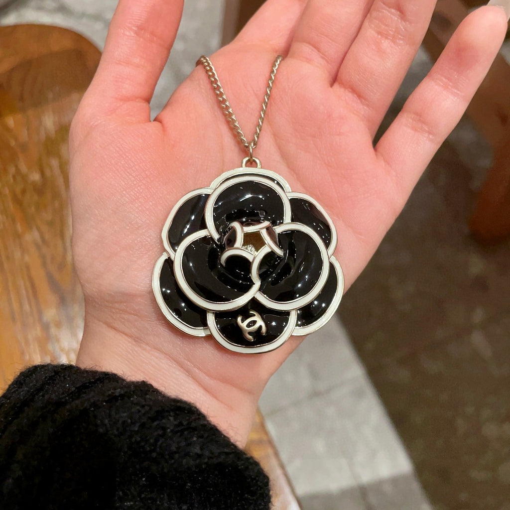 Chanel Interlocking C Camellia Necklace - album image 4