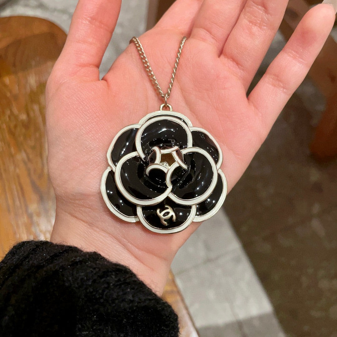 Chanel Interlocking C Camellia Necklace - album image 4