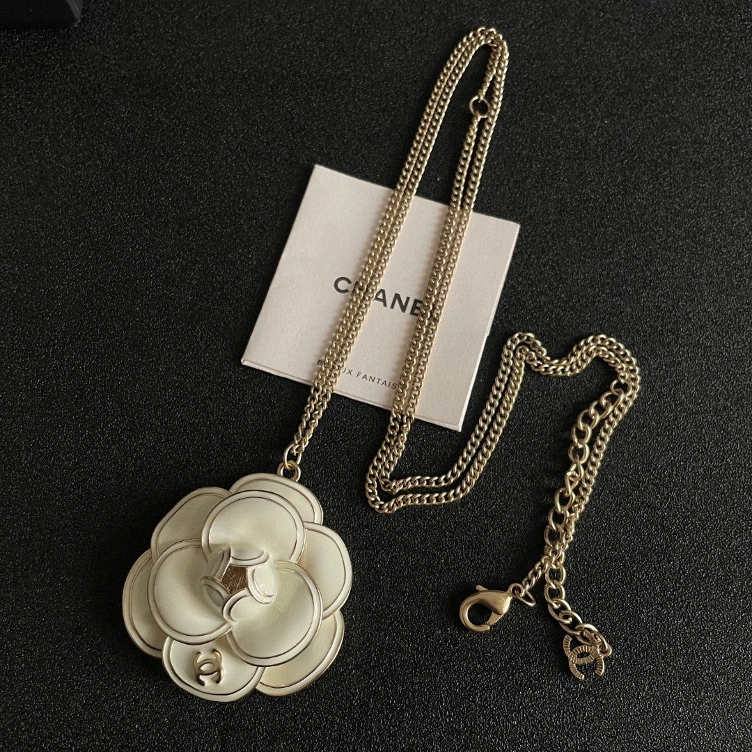 Chanel Interlocking C Camellia Necklace - album image 9
