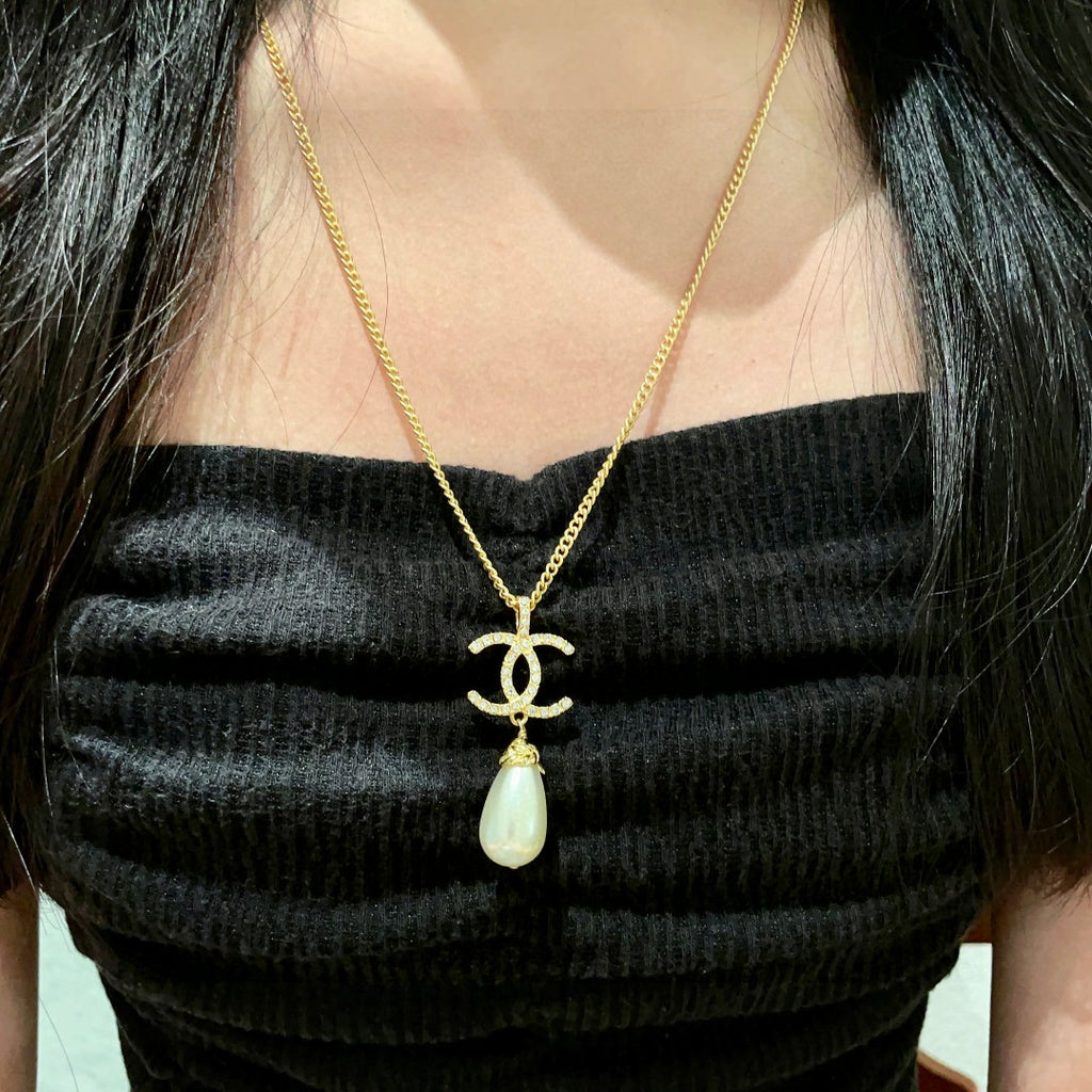 Chanel Interlocking C Pearl Necklace - album image 3