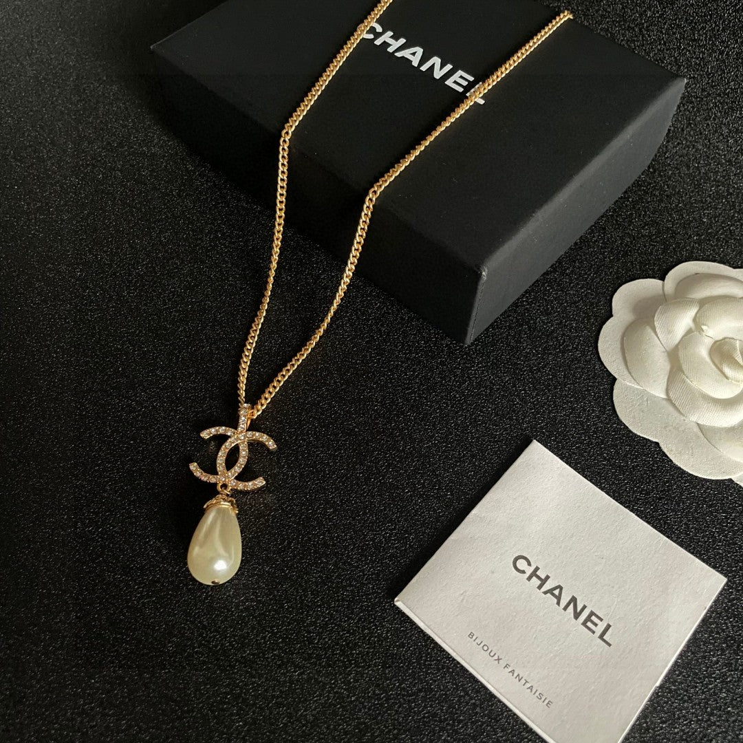 Chanel Interlocking C Pearl Necklace - album image 5