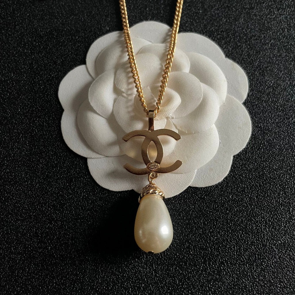 Chanel Interlocking C Pearl Necklace - album image 8