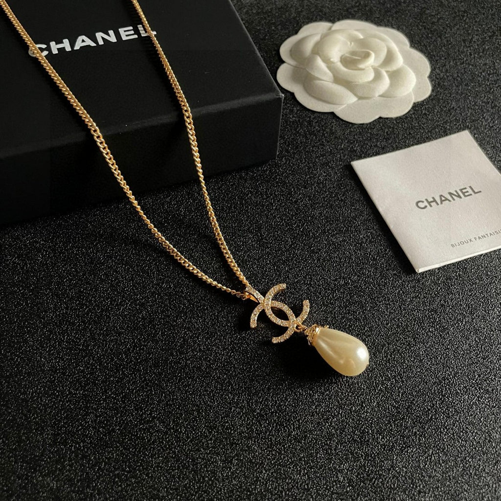 Chanel Interlocking C Pearl Necklace - album image 6
