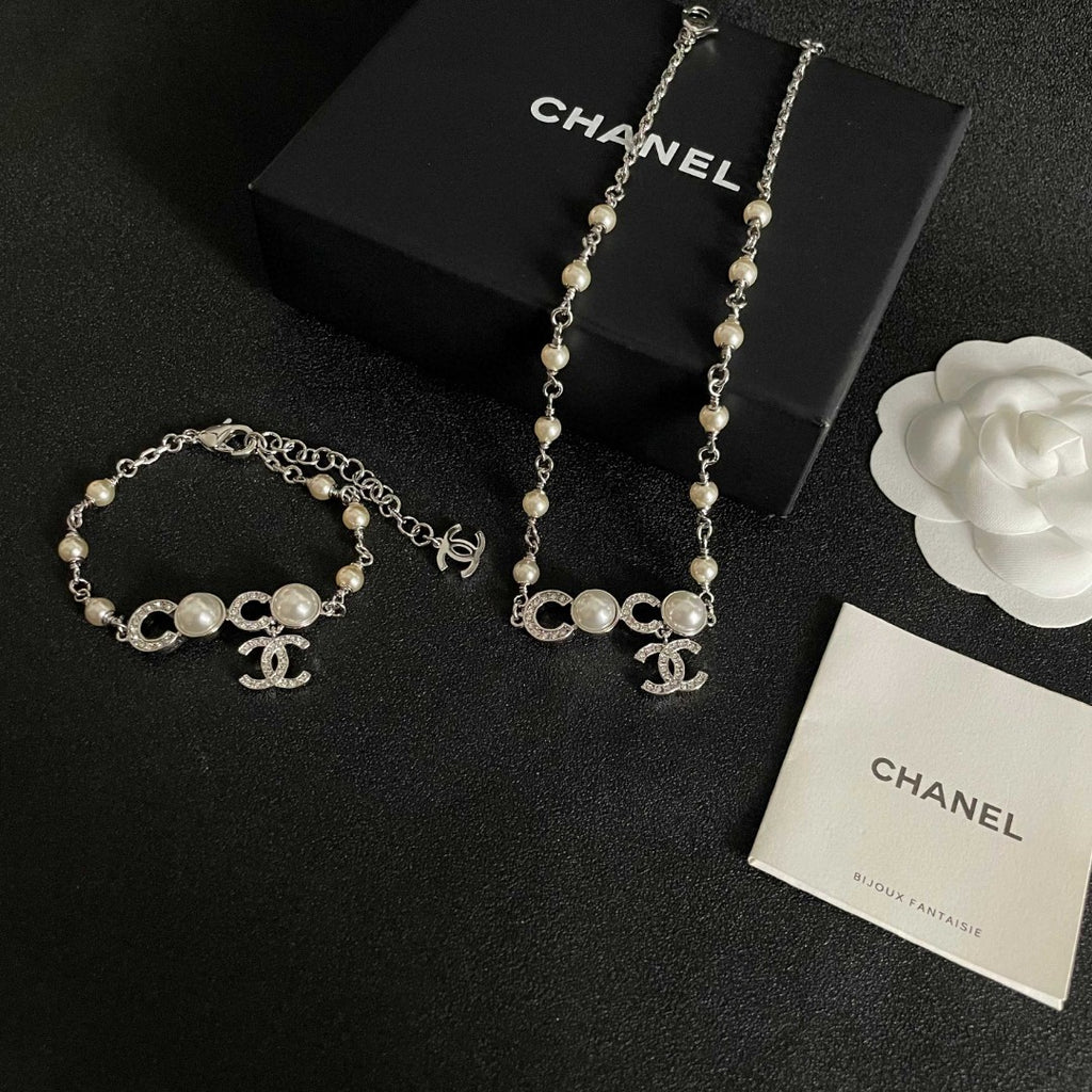 Chanel Pearl Bracelet - album image 5