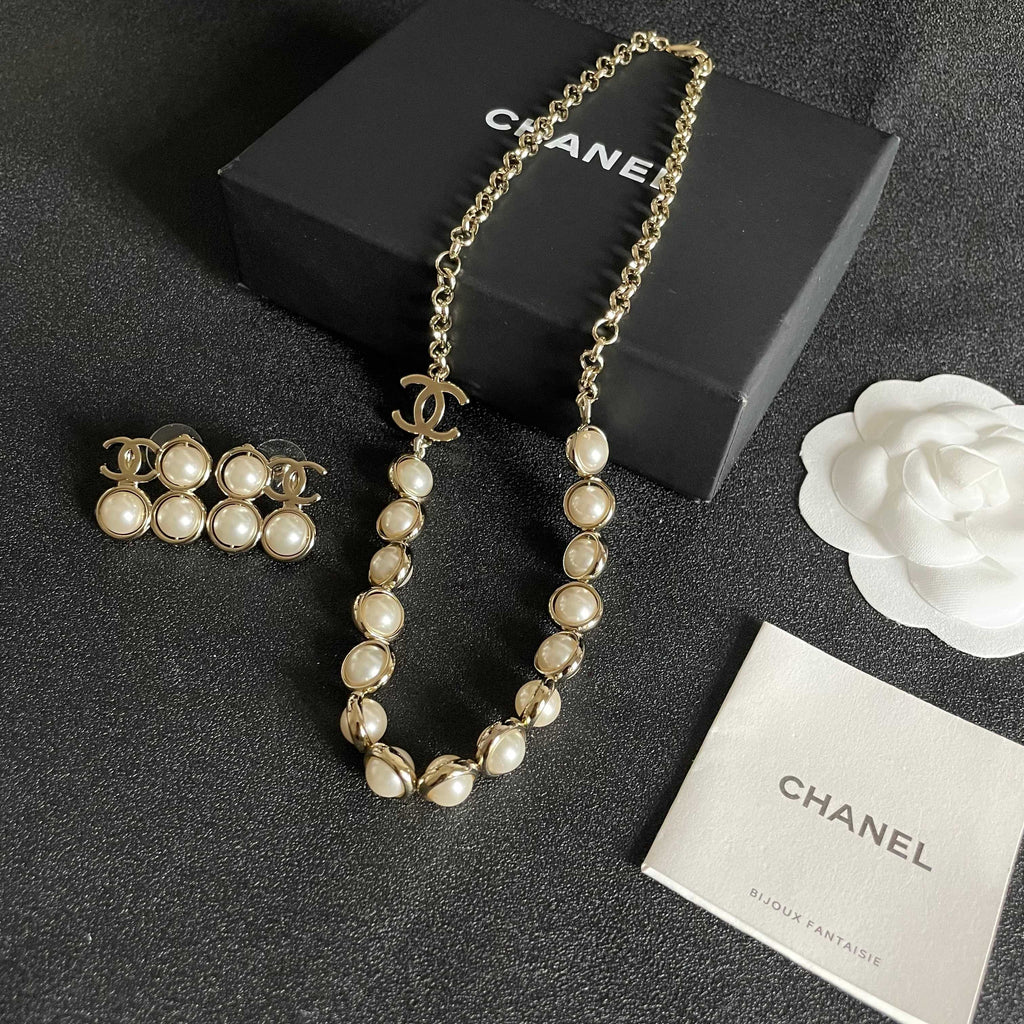Chanel Interlocking C Pearl Necklace - album image 5
