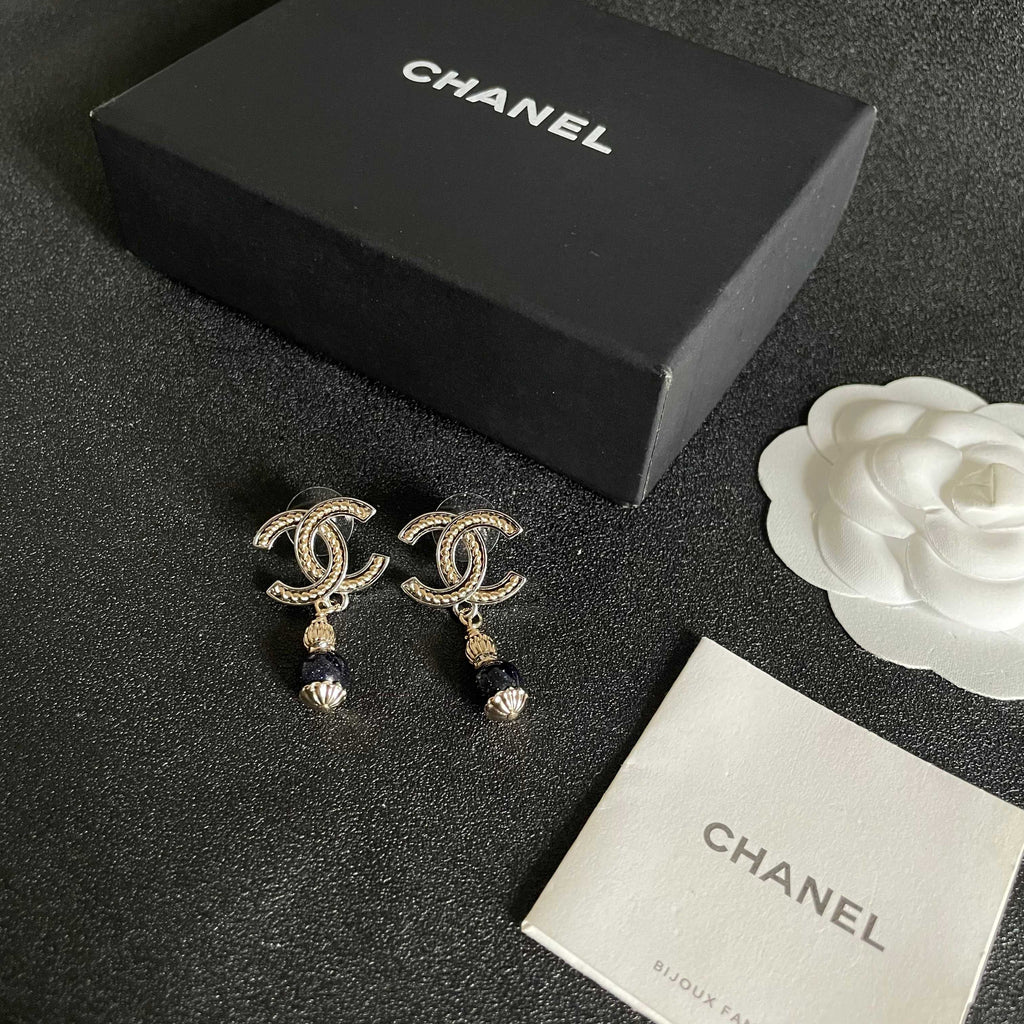 Chanel Interlocking C Earrings - album image 5