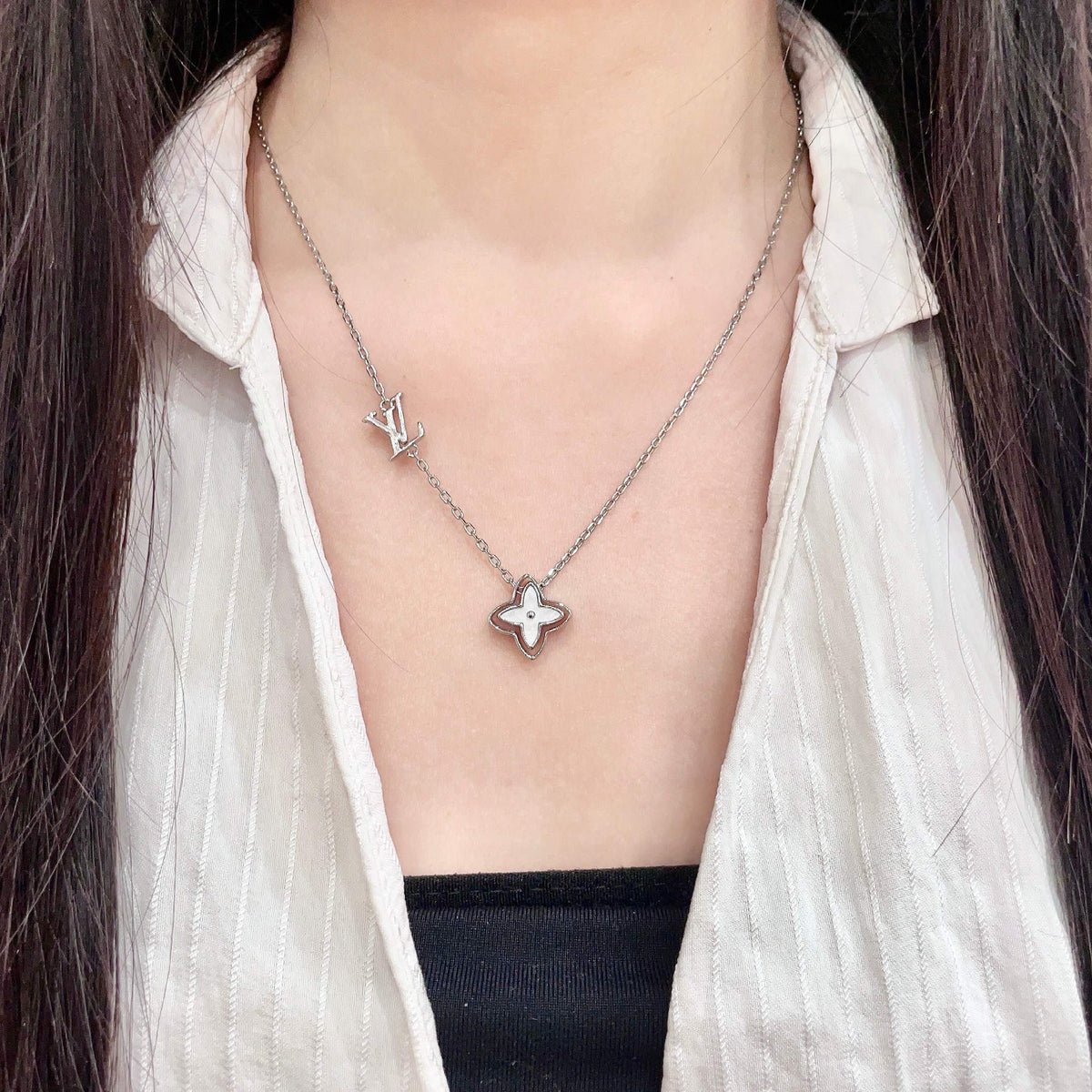 Louis Vuitton Double Flower Pendant Necklace - album image 3