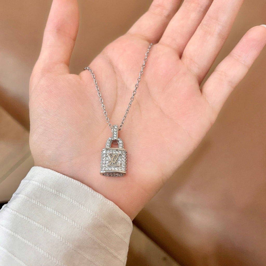 Louis Vuitton Double Flower Pendant Necklace - album image 4