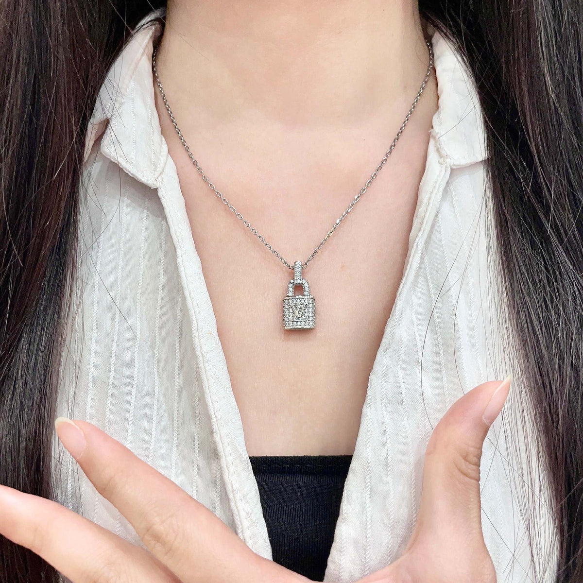 Louis Vuitton Double Flower Pendant Necklace - album image 2