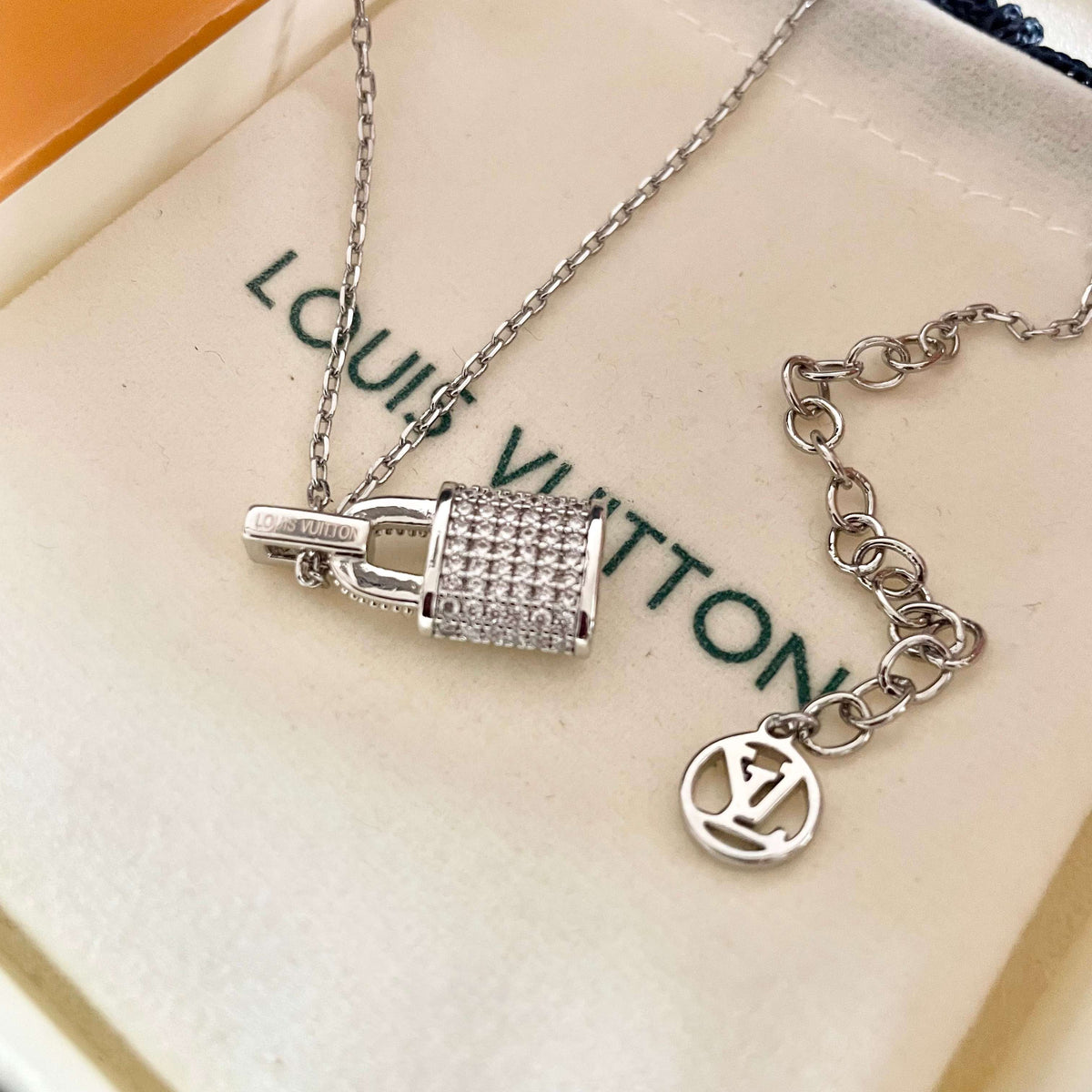 Louis Vuitton Double Flower Pendant Necklace - album image 8