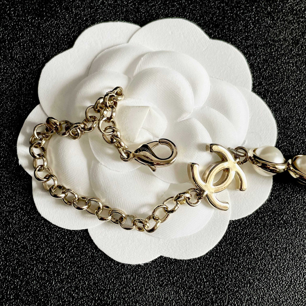 Chanel Interlocking C Pearl Necklace - album image 8