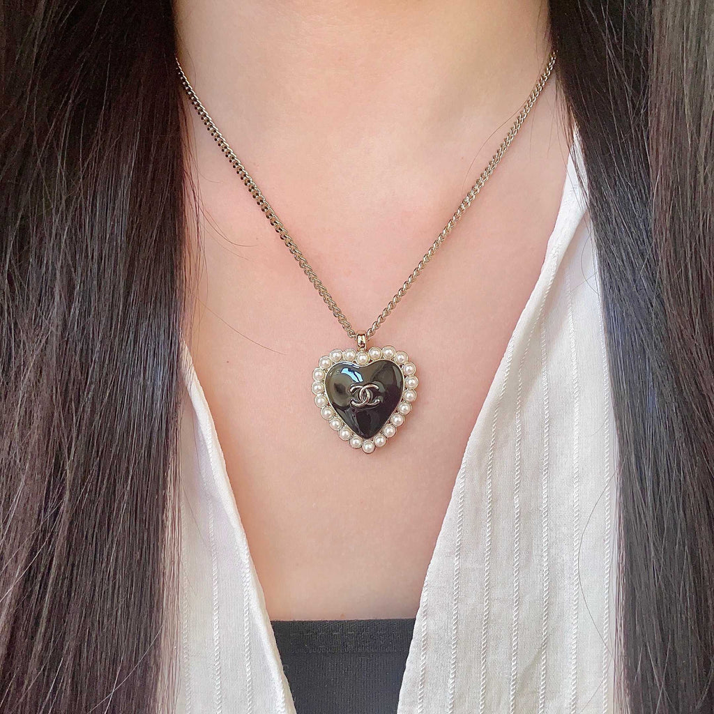 Chanel Interlocking C Pearl Heart Necklace - album image 3