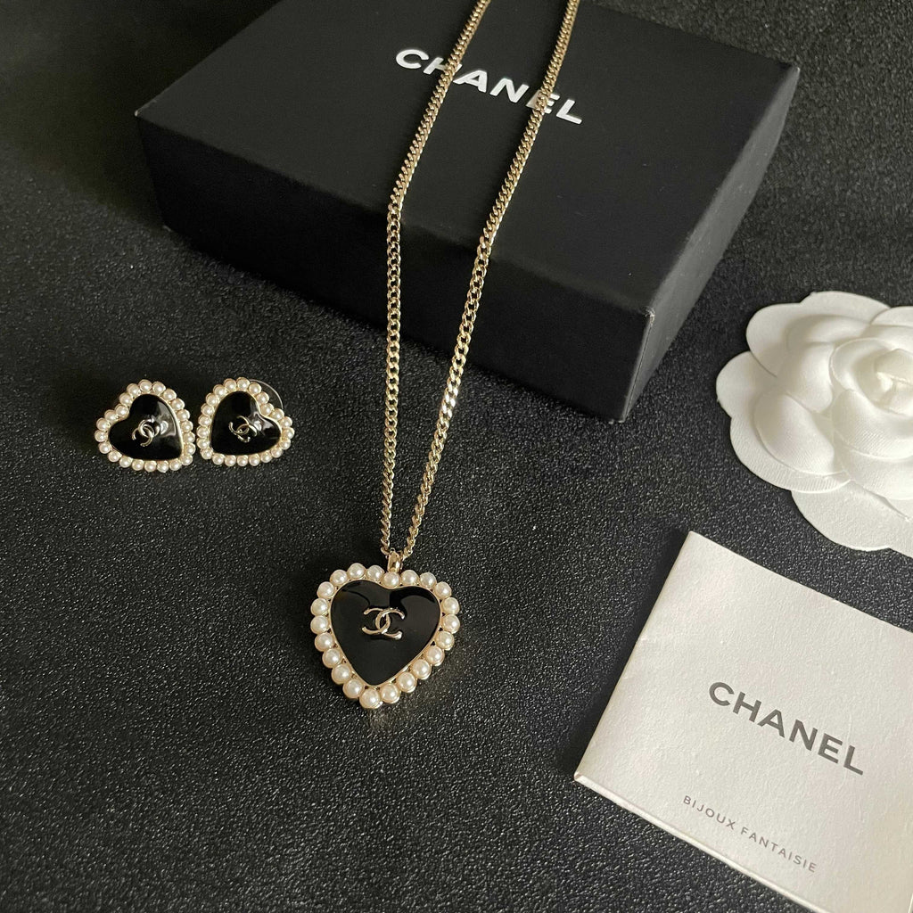 Chanel Interlocking C Pearl Heart Necklace - album image 5