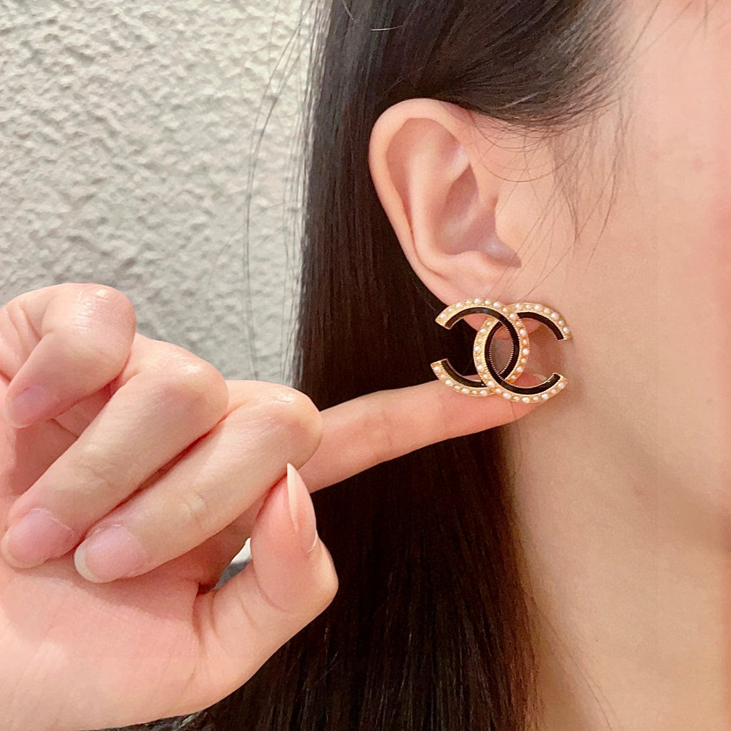 Chanel Interlocking C Pearl Stud Earrings - album image 2