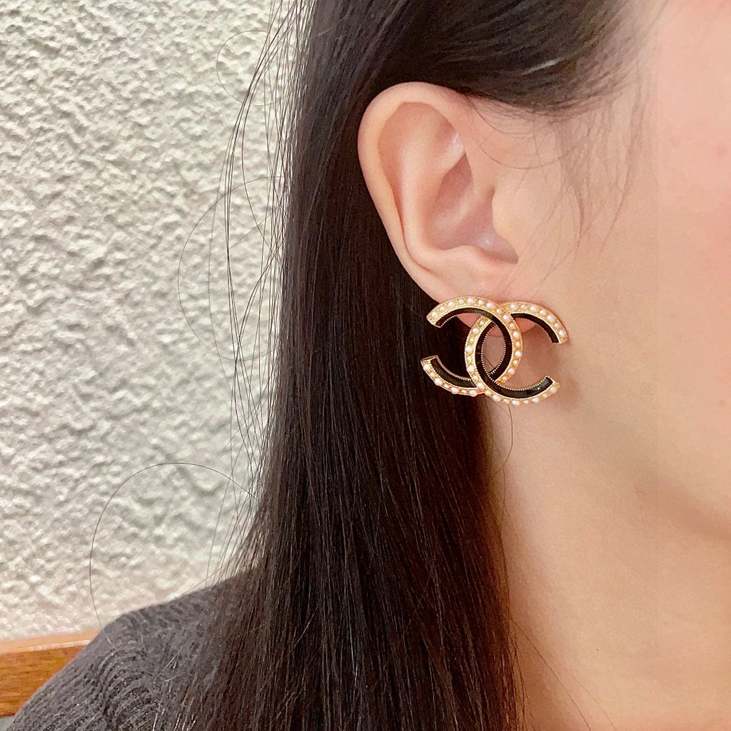 Chanel Interlocking C Pearl Stud Earrings - album image 3