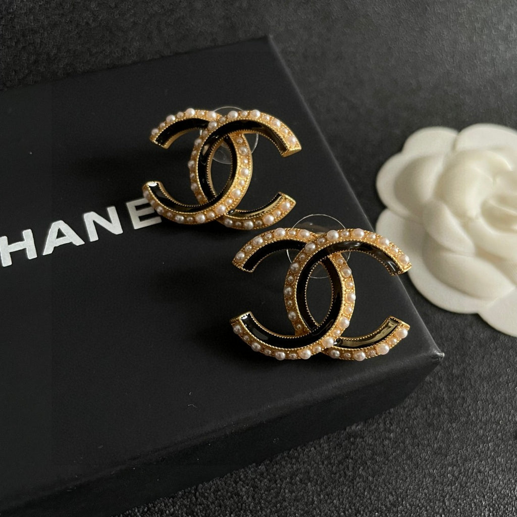 Chanel Interlocking C Pearl Stud Earrings - album image 9