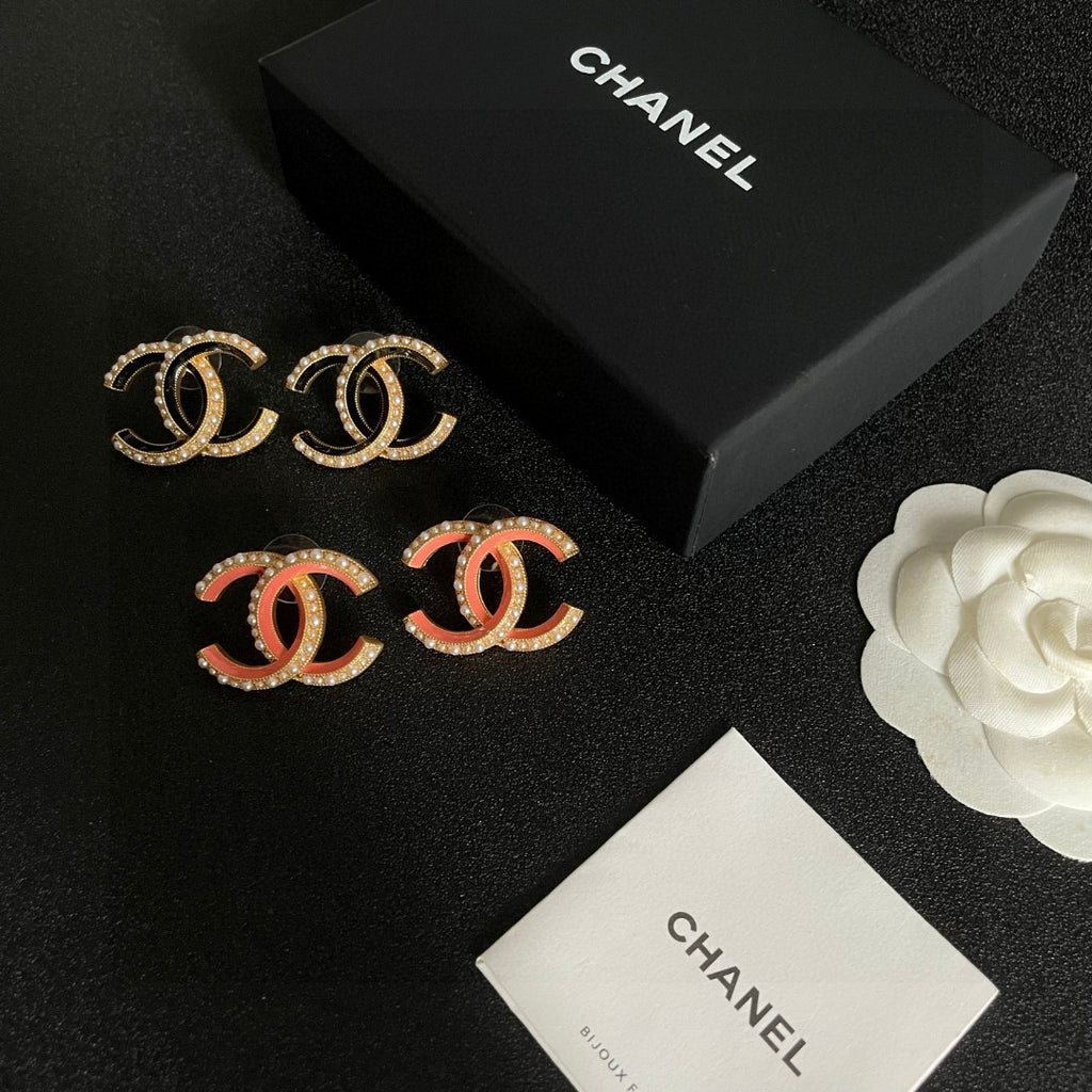 Chanel Interlocking C Pearl Stud Earrings - album image 10