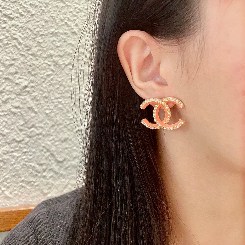 Chanel Interlocking C Pearl Stud Earrings - album image 3