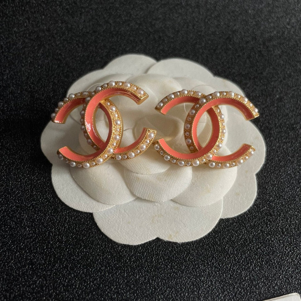 Chanel Interlocking C Pearl Stud Earrings - album image 8