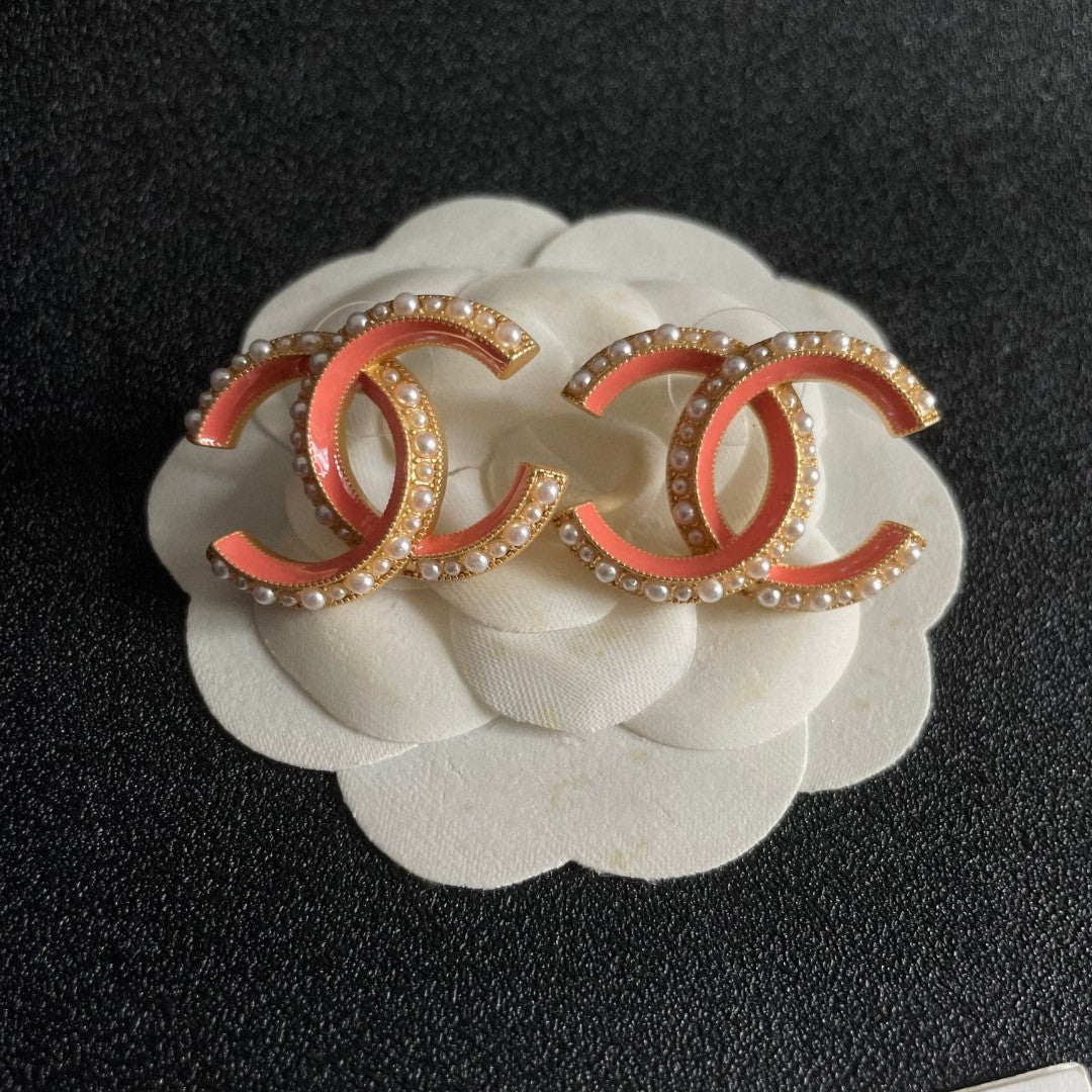 Chanel Interlocking C Pearl Stud Earrings - album image 8