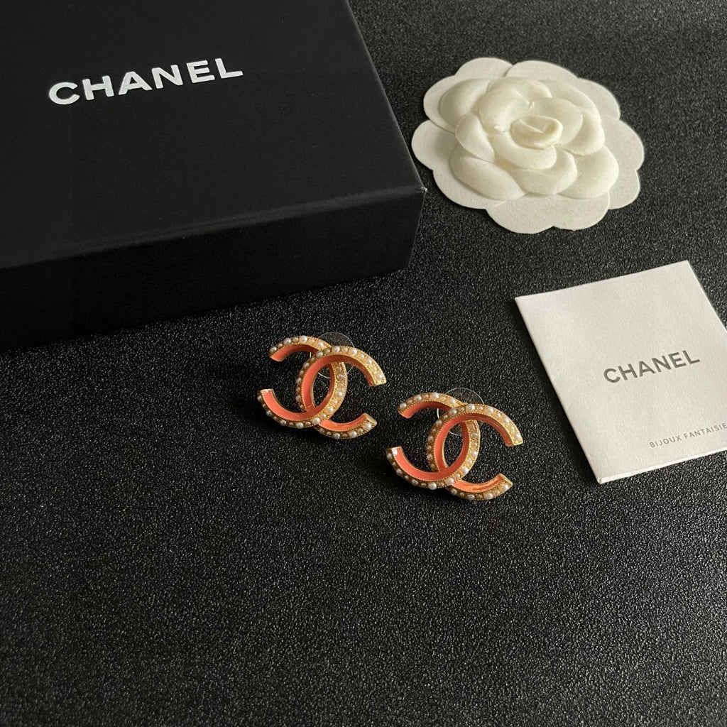 Chanel Interlocking C Pearl Stud Earrings - album image 6