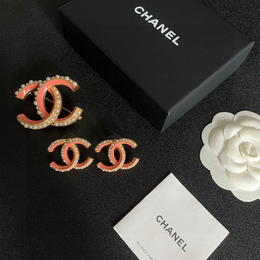 Chanel Interlocking C Pearl Stud Earrings - album image 10